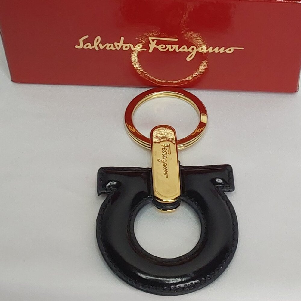 SALVADOR FERRAGAMO 'GANCINI' LEATHER KEY FOB GOLD KEY RING W/ORIGINAL BOX - Picture 4 of 16